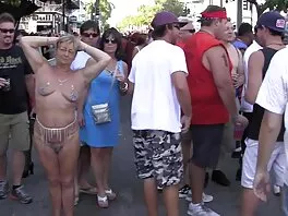 Tóc vàng chiếu phim sex lào cần liều lượng quan hệ tình dục hàng ngày của cô ấy
