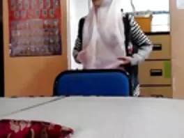 Bloke Busty ẩn những mũm mĩm phim xéc lào
