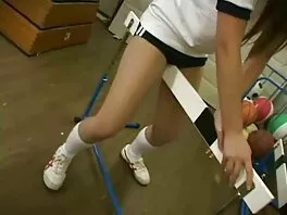 Tóc vàng trưởng thành Mayli chỉ thèm muốn xúc sex trẻ em lào xích