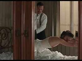 Reagan Foxx bị bạn thân của con trai cô ấy đóng phim xéc lào đinh